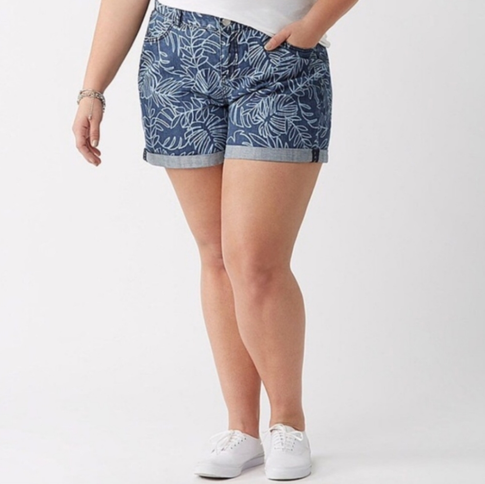 Palm Print Denim Shorts Size 28 by Lane Bryant